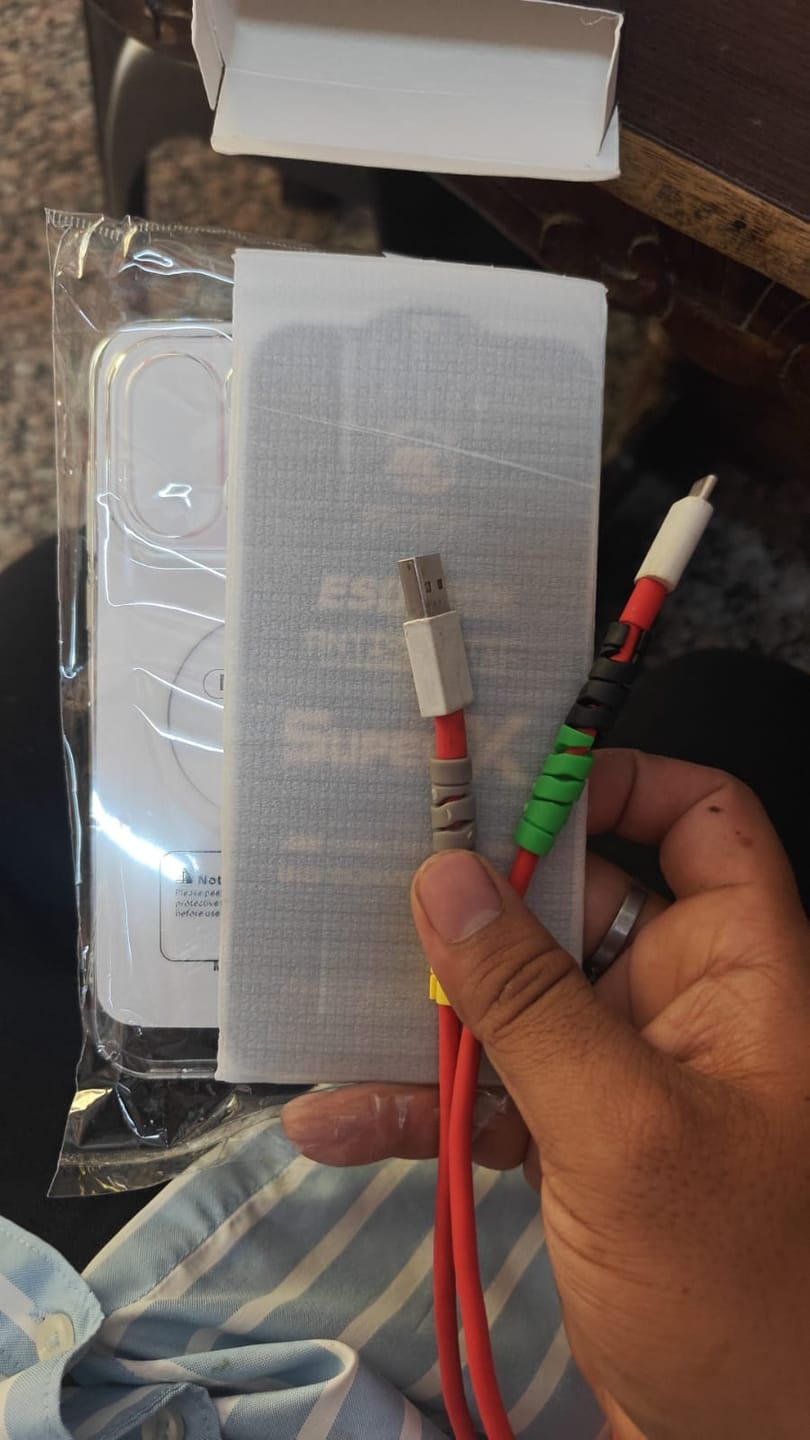 Customer photo review of iPhone 17 - Anti Yellow MagSafe Clear Case