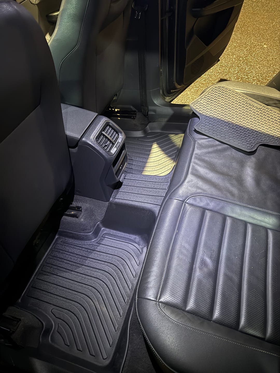 Customer photo review of Pisos Calce Perfecto VOLKSWAGEN TAOS (2022 - 2024)