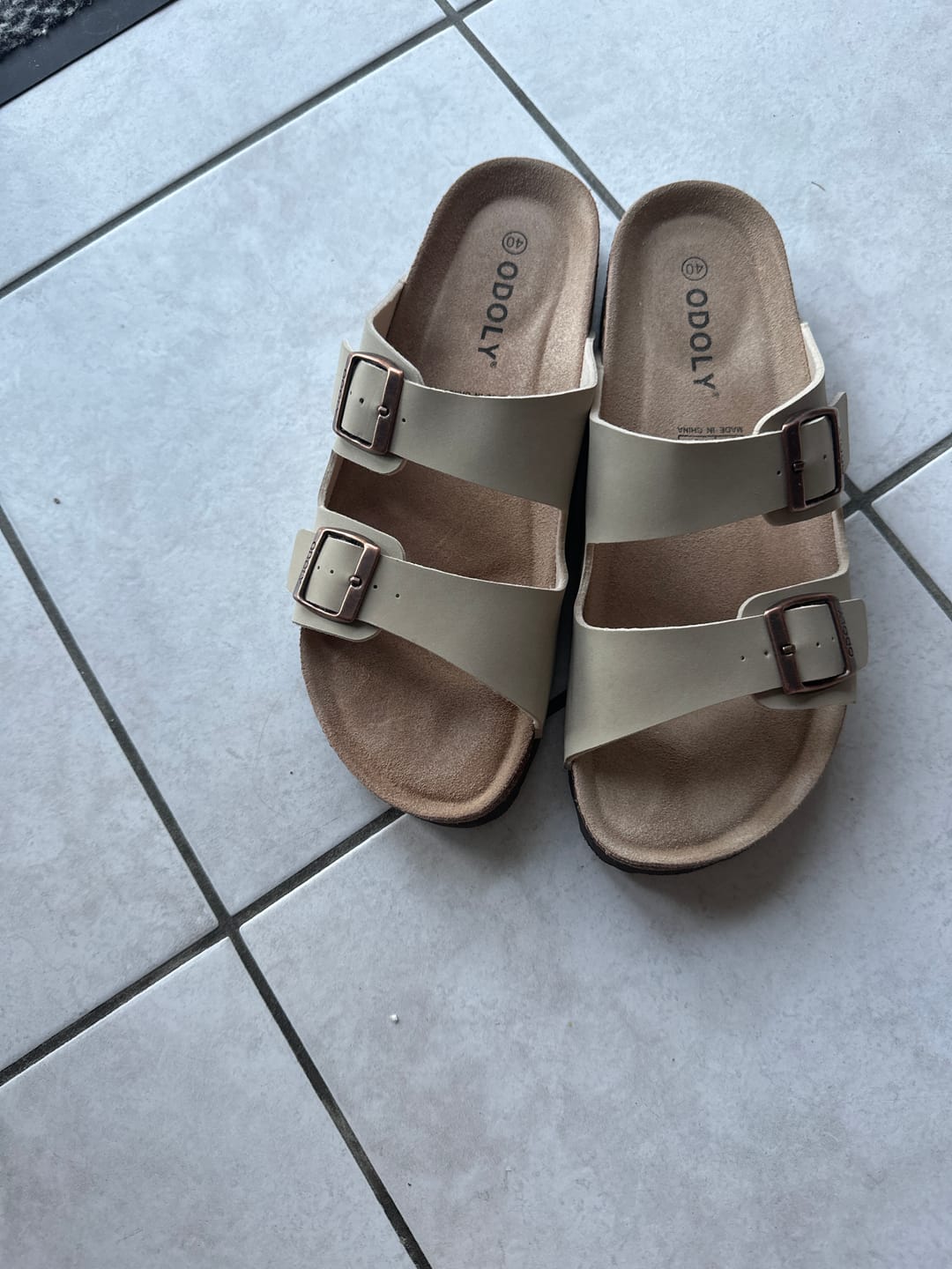 Customer photo review of Sandales Boston Confortables à Boucles