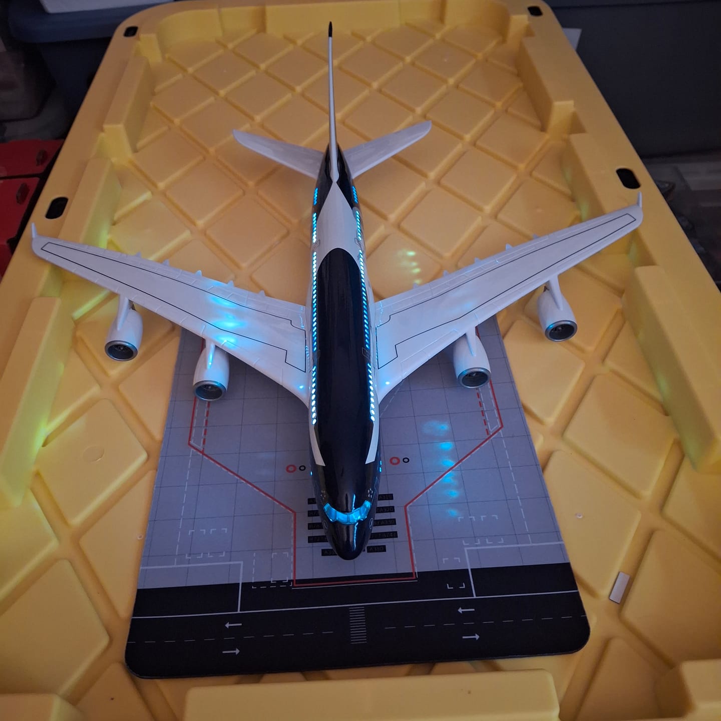 Customer photo review of Airbus A380 Lufthansa 100 Years Commemorative – 1:160 Scale Model