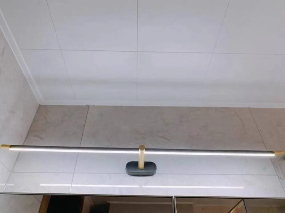 Customer photo review of Wall Lamp, Minimalist Linear LED Bar, Plug-In, Aluminium, 3000K Dimmable