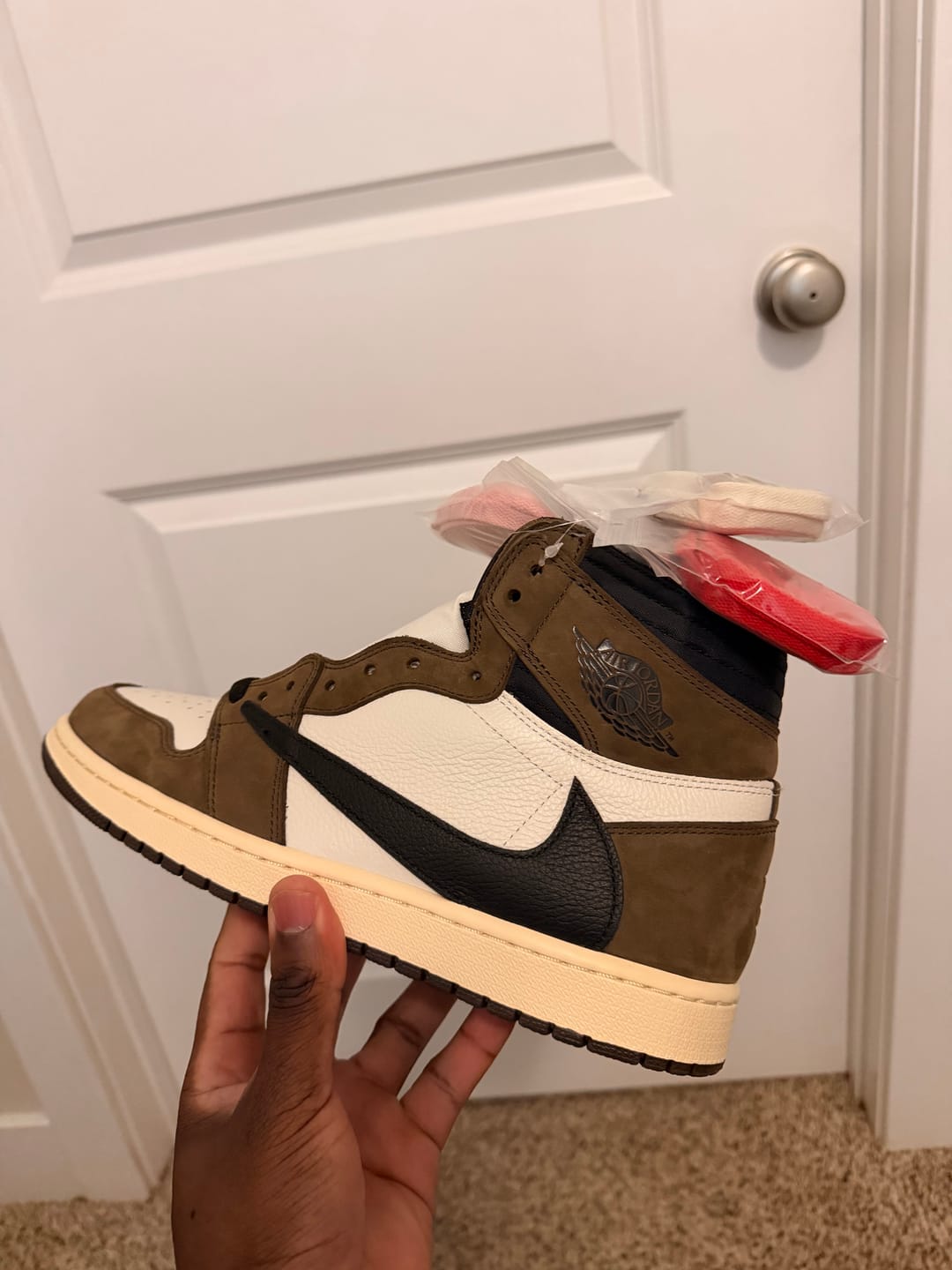 Customer photo review of Travis Scott x AJ1 High 'Mocha'