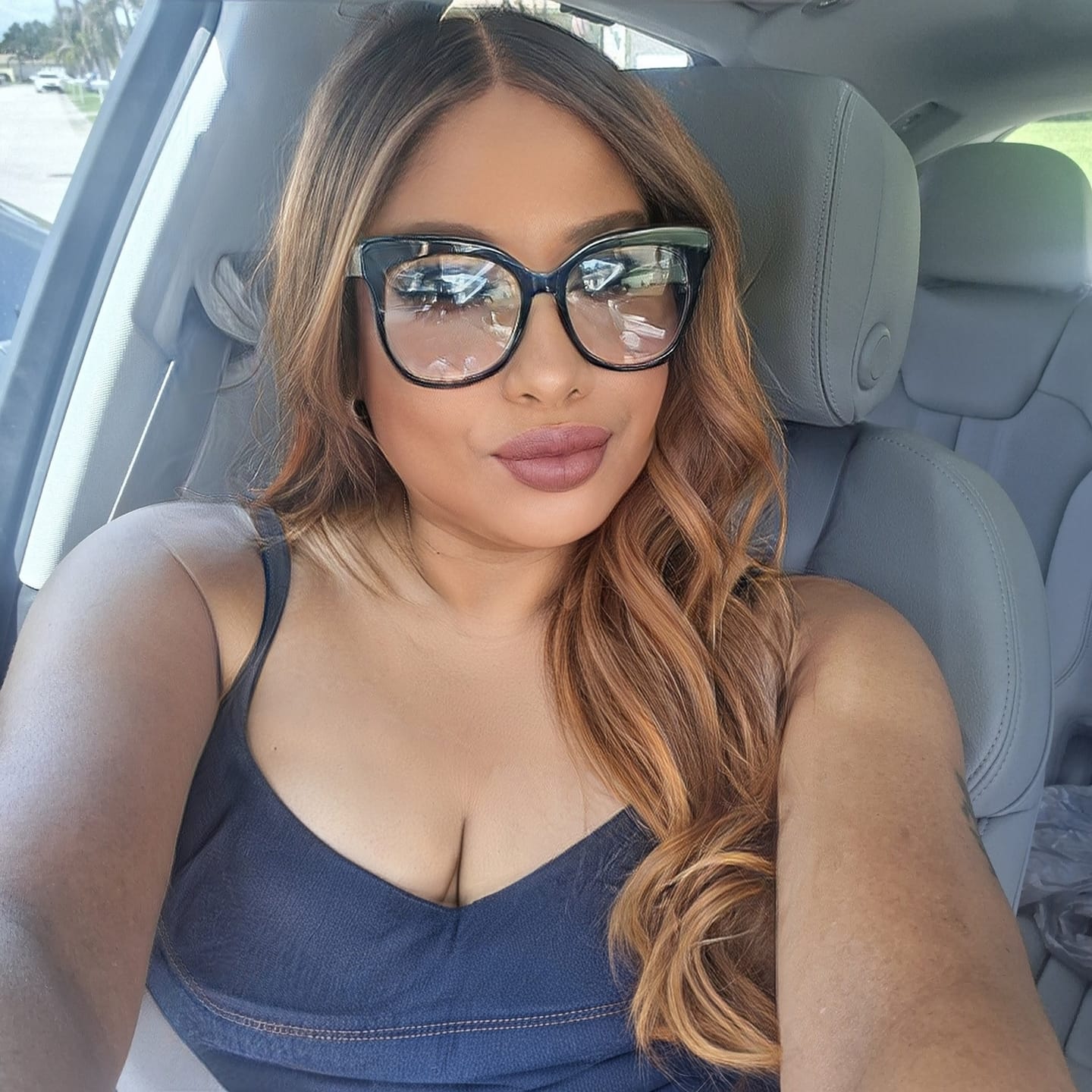 Customer photo review of Sensationnel Bare Lace Glueless Synthetic Lace Front Wig - 13X6 UNIT 16