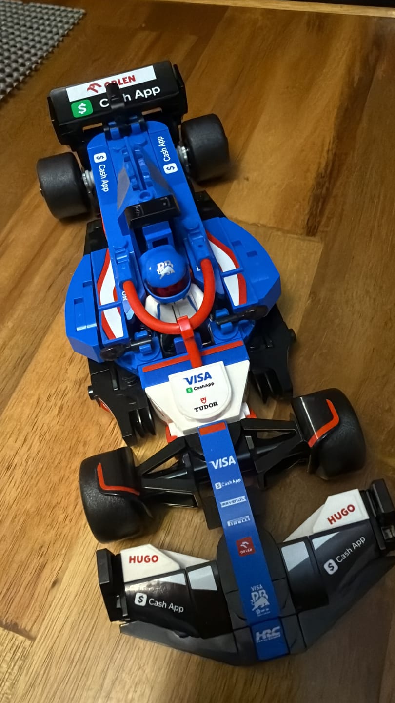 Customer photo review of COCHE DE CARRERAS VISA CASH APP RB VCARB 01 F1®