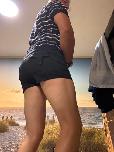 Customer photo review of Men's Booty-Shaping High Stretch Scrunch Butt High Waist Cargo Pocket Booty Short SKUL68425