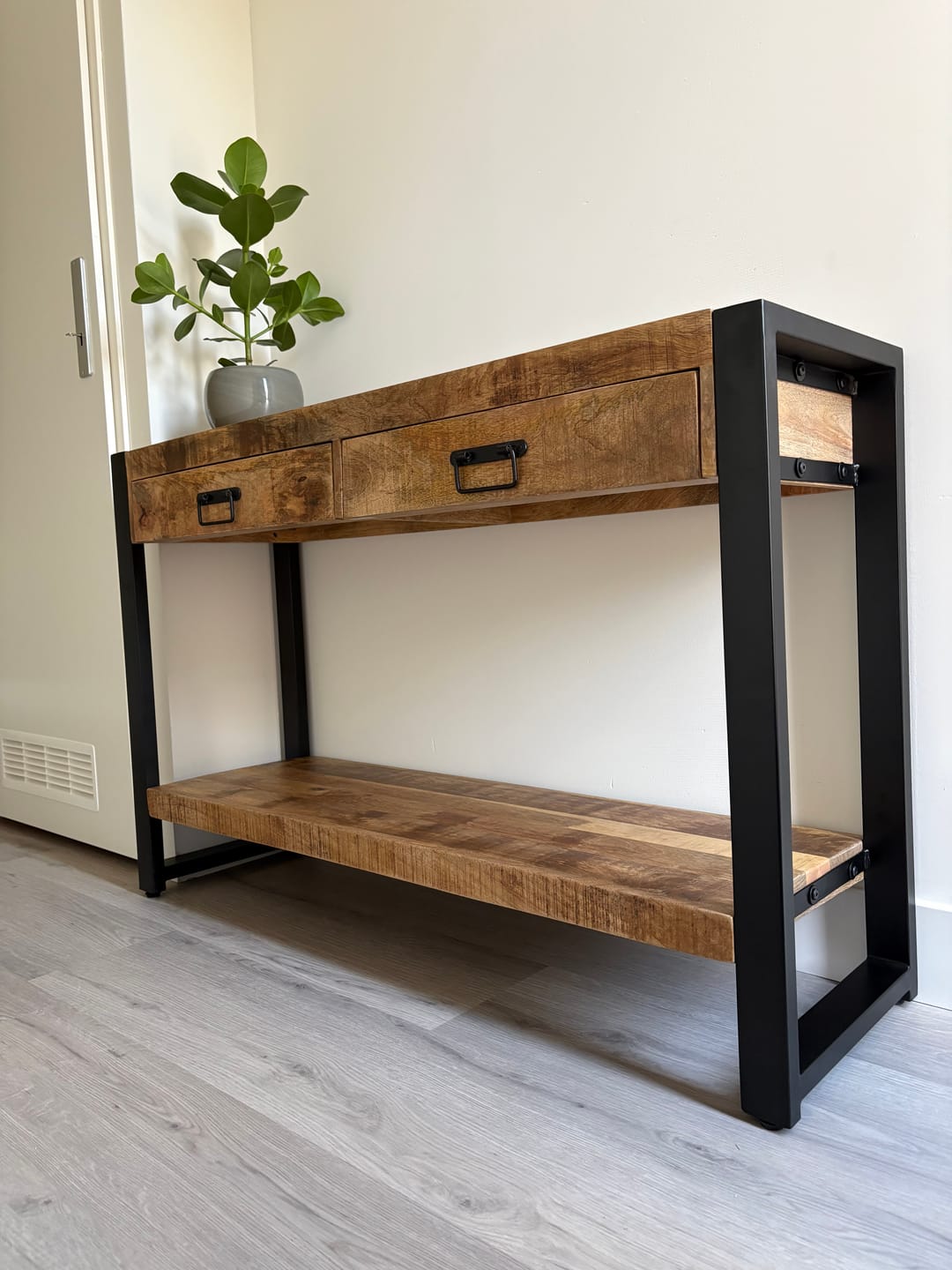 Customer photo review of Sidetable met twee lades | 120 x 35 x 76 cm | Mangohout