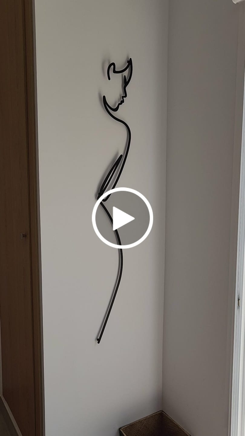 Customer video review of Décoration Murale en Métal - Élégance minimaliste