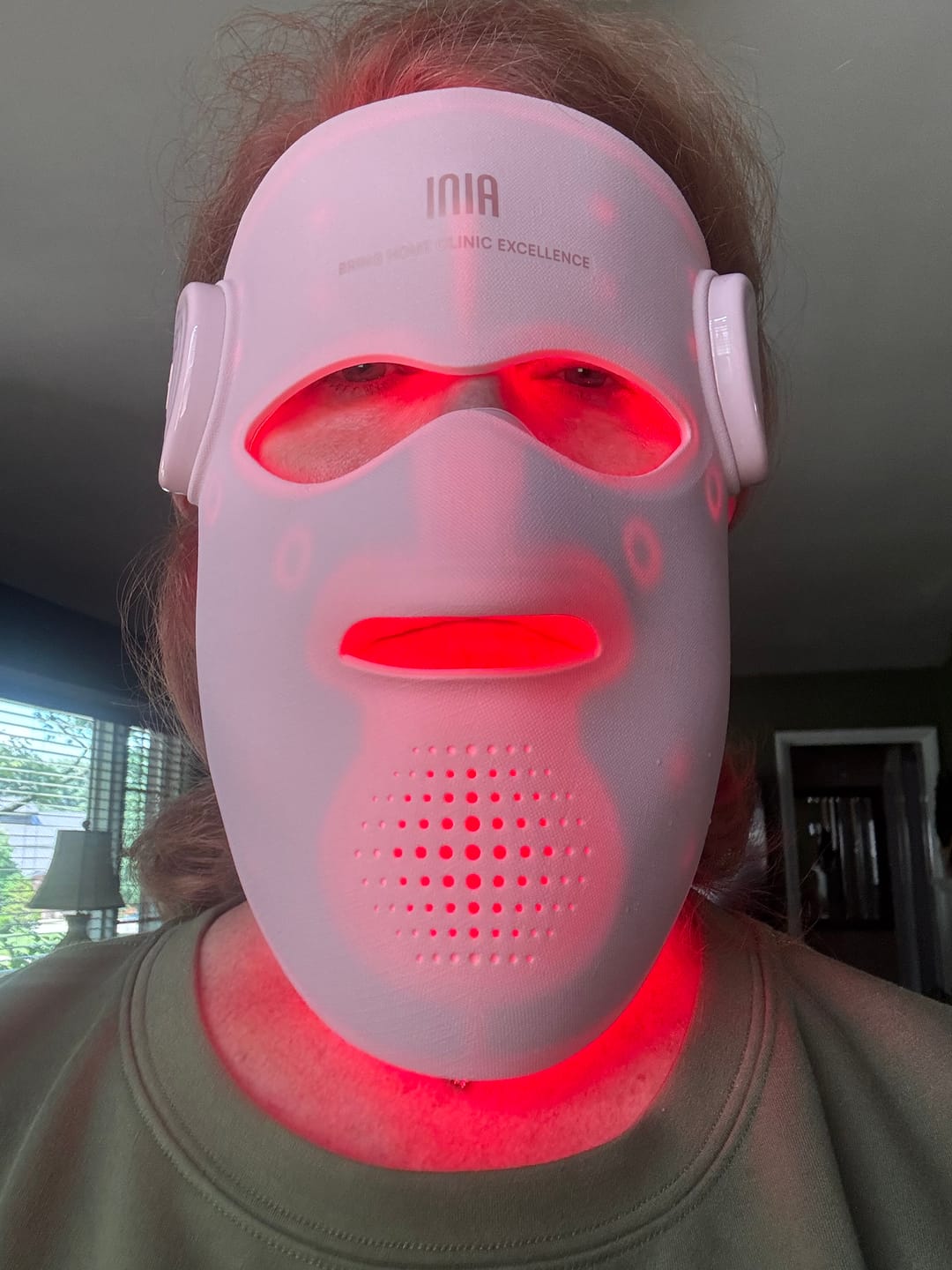 Customer photo review of INIA GLOW 4D 940nm Dual NIR Wireless LED Mask