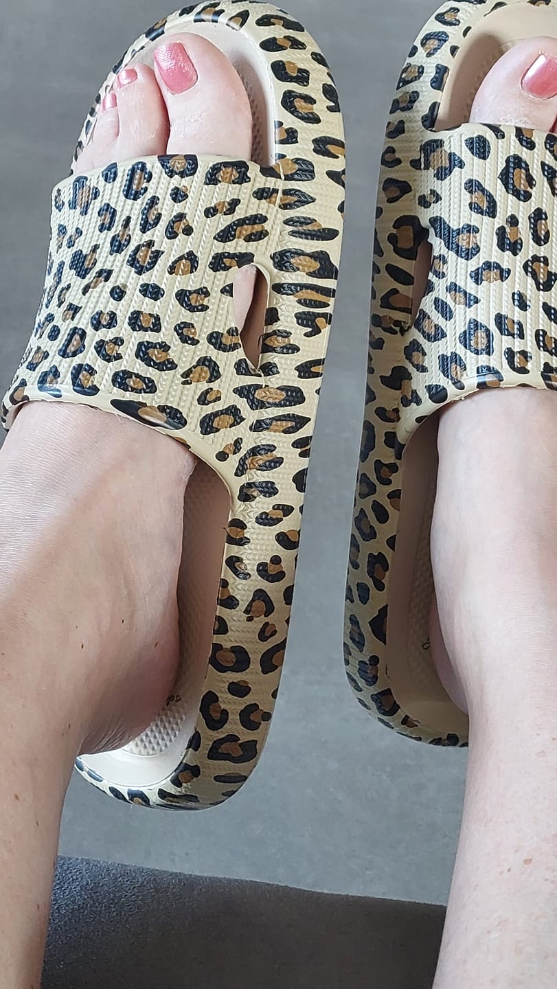 Customer photo review of HappyFlops Limited Editions