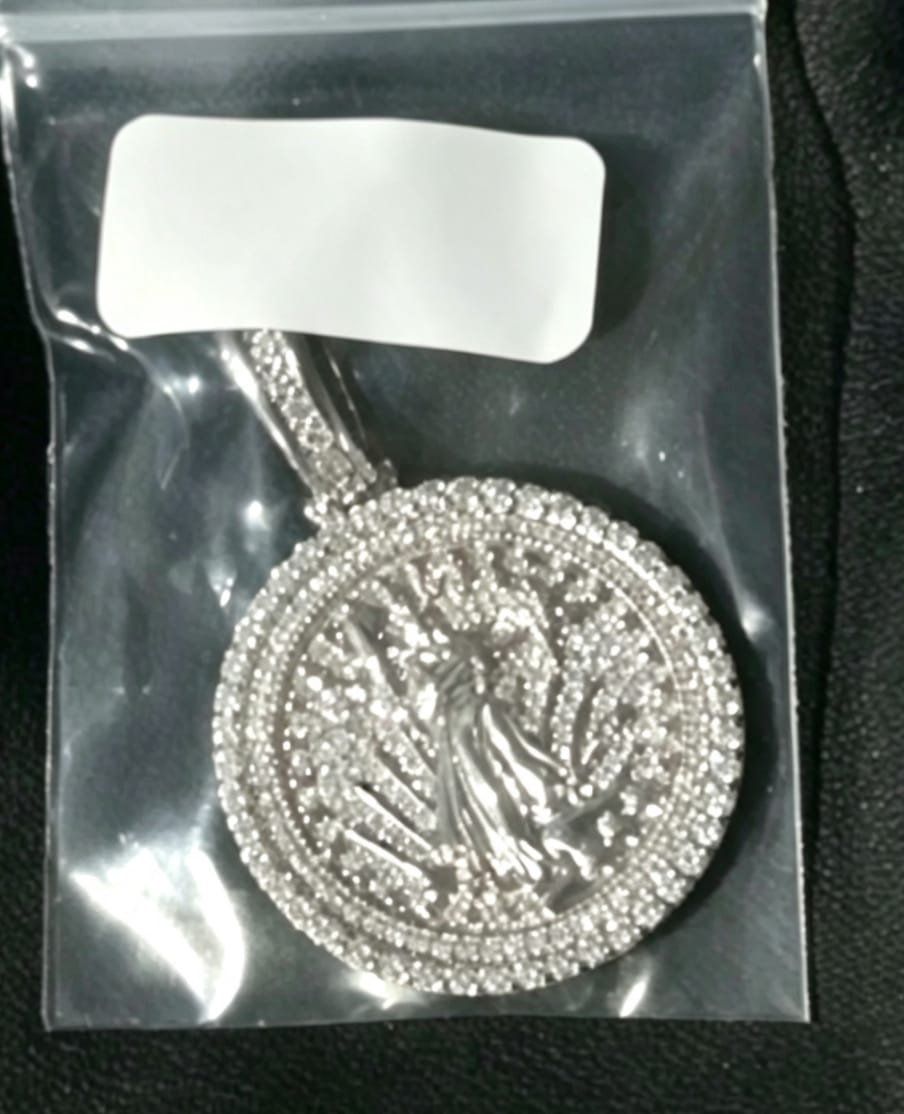 Customer photo review of 【US 3 Days Delivery】GL Catholic Virgin Mary Silver Moissanite Pendant