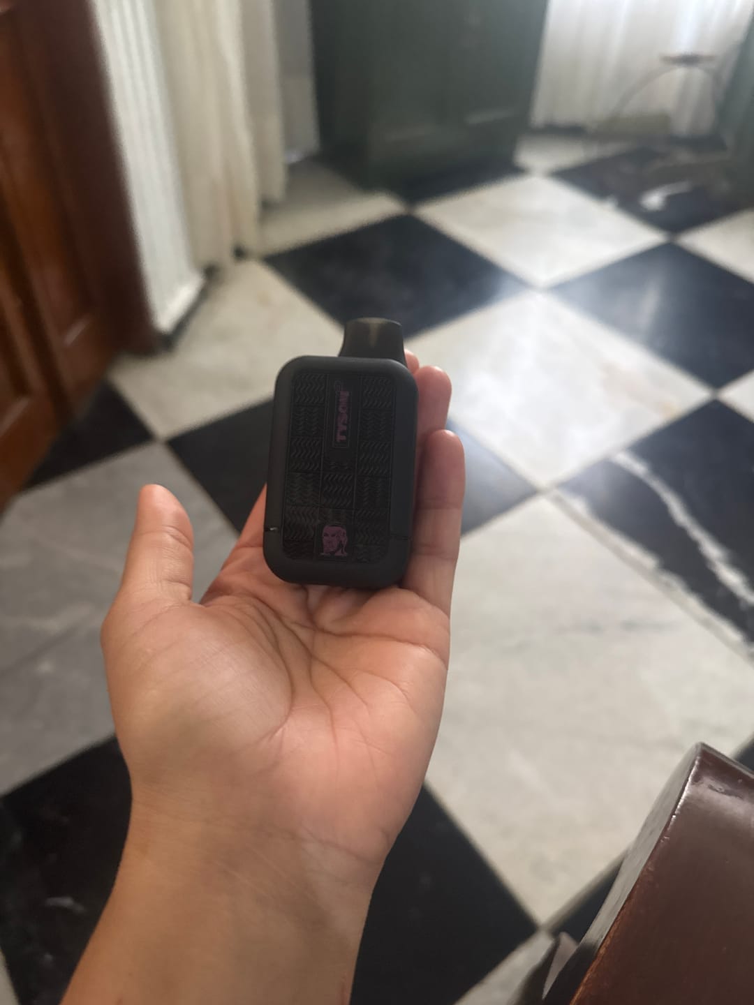 Customer photo review of TYSON Round 2 | 7500 Puffs