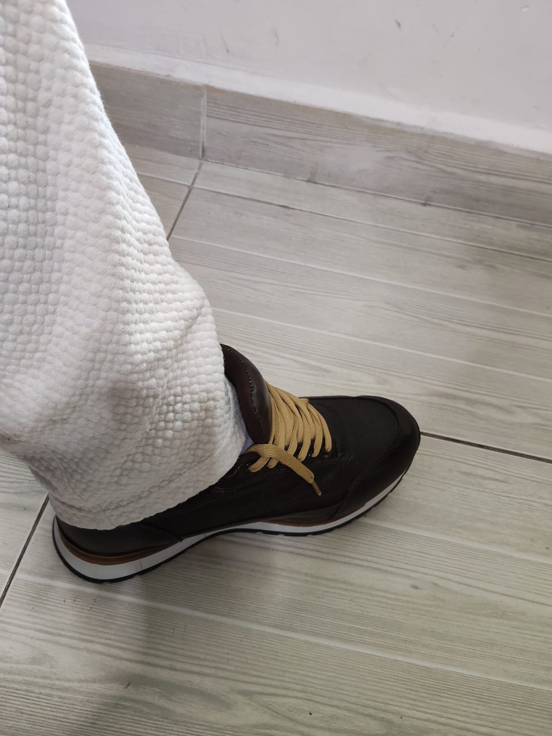 Customer photo review of Tenis Toronto - Moka