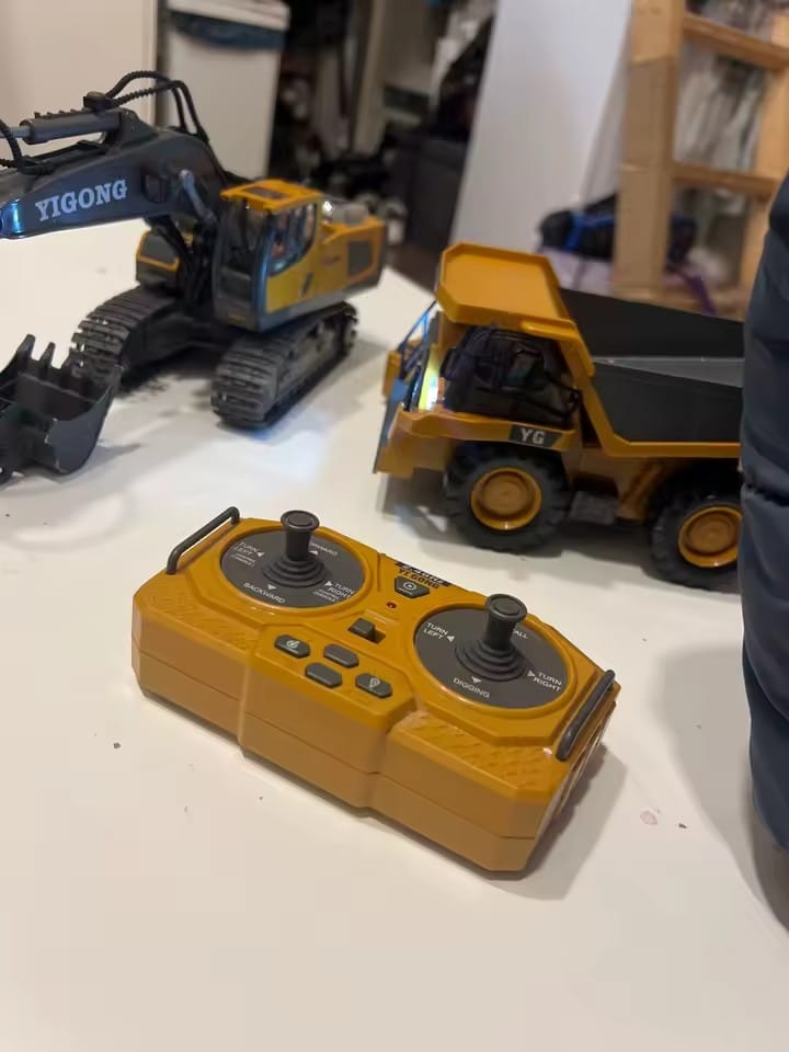Customer photo review of DirtWorks™ Ultimate RC Excavator