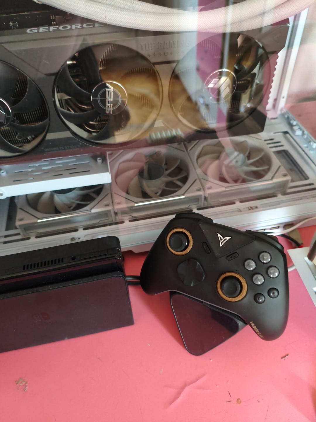 Customer photo review of FLYDIGI Charging Dock 2 Pro Kablosuz Şarj Ünitesi