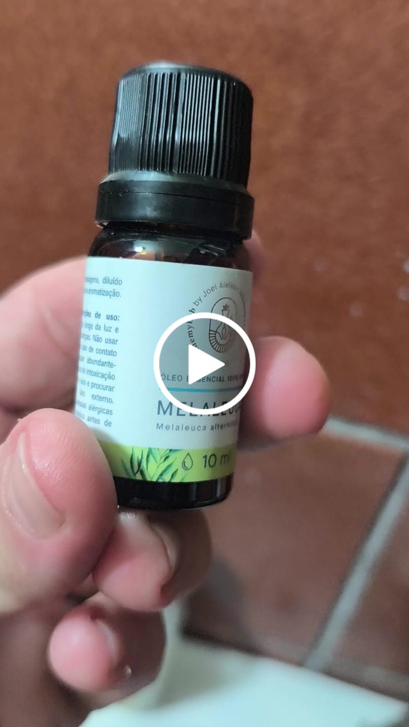 Customer video review of Óleo Essencial de Melaleuca 10ml