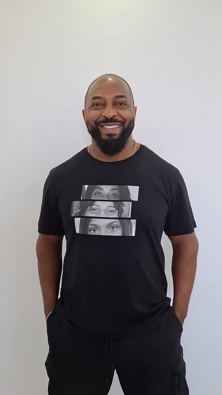 Customer photo review of Camiseta Personalizada OLHARES DOS FILHOS - Algodão Peruano