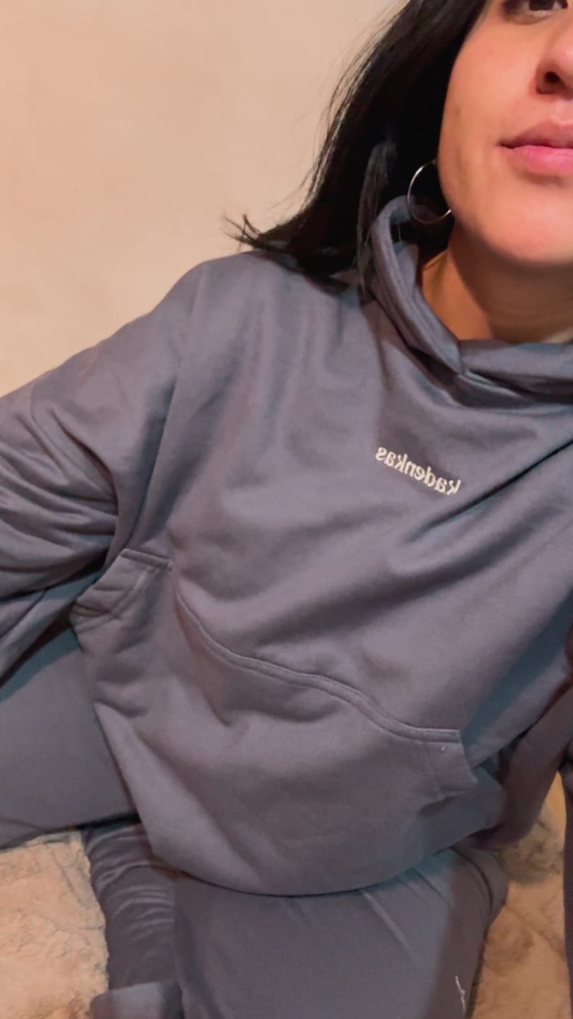 Customer photo review of (PRE-VENTA) POLERÓN HOODIE GRIS - OVERSIZE CON GORRO LOGO BORDADO