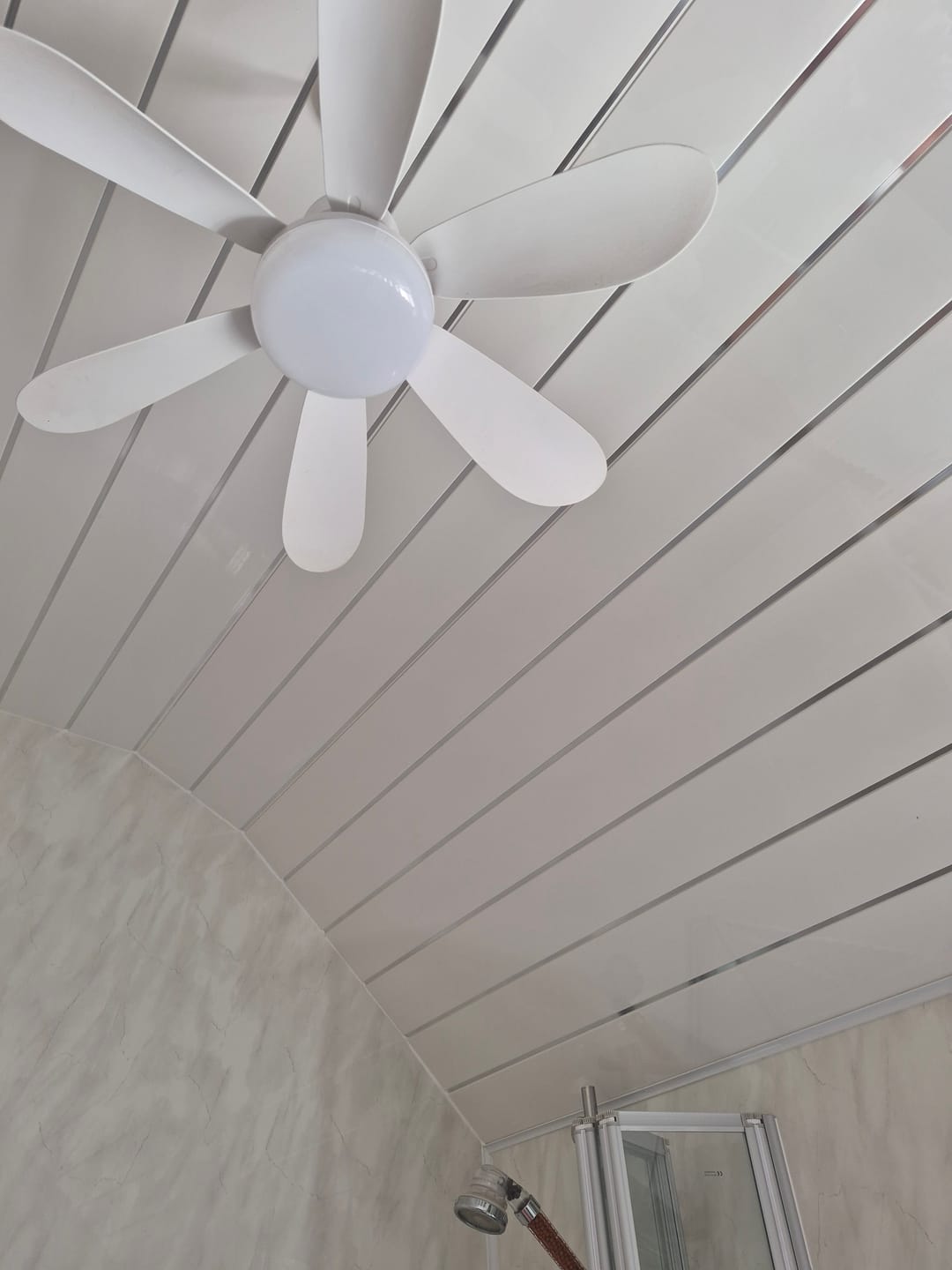 Customer photo review of 8mm White Gloss With 2 Chrome Strip Wall & Ceiling Panel - Pack of 4