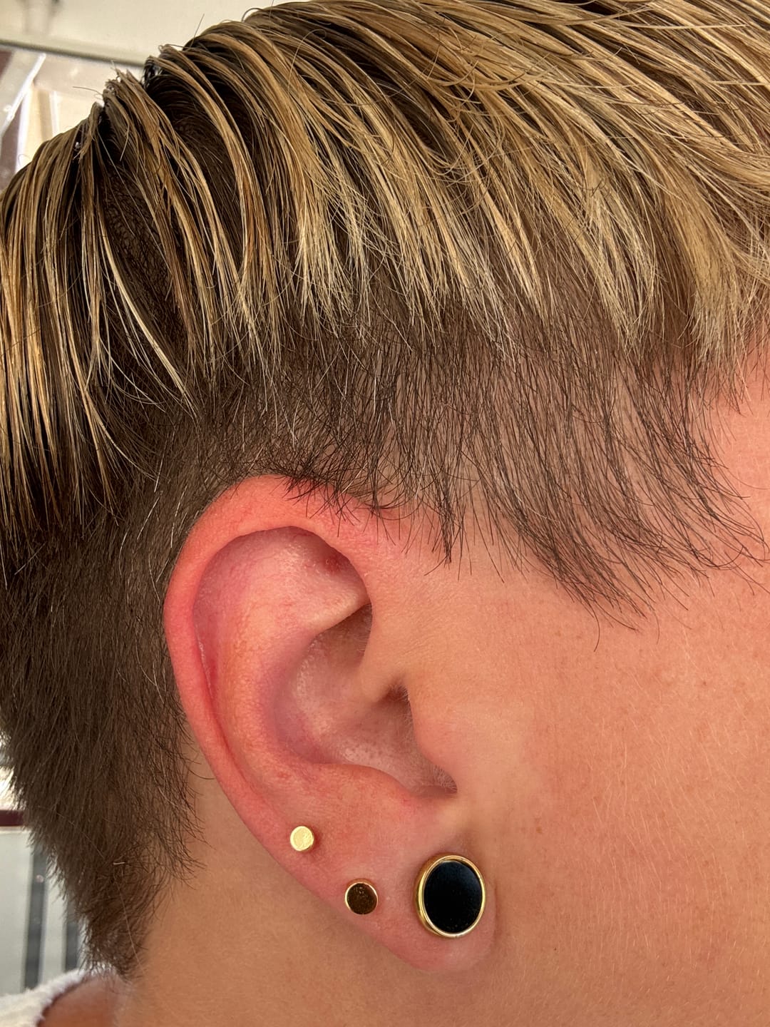 Customer photo review of Obsidian Ohrringe - Kreismedallion