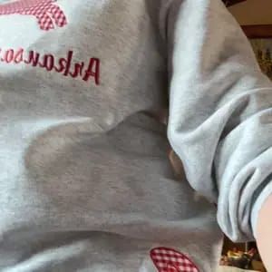 Customer photo review of Custom Tennessee Volunteers Women’s Team Spirit Sweatshirt – Applique Embroidered Side Bow Pullover