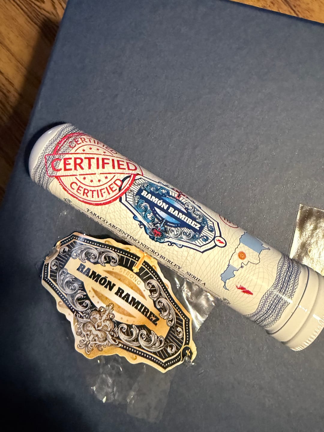 Customer photo review of Tubo Aluminio Petit Robusto Ramon Ramirez