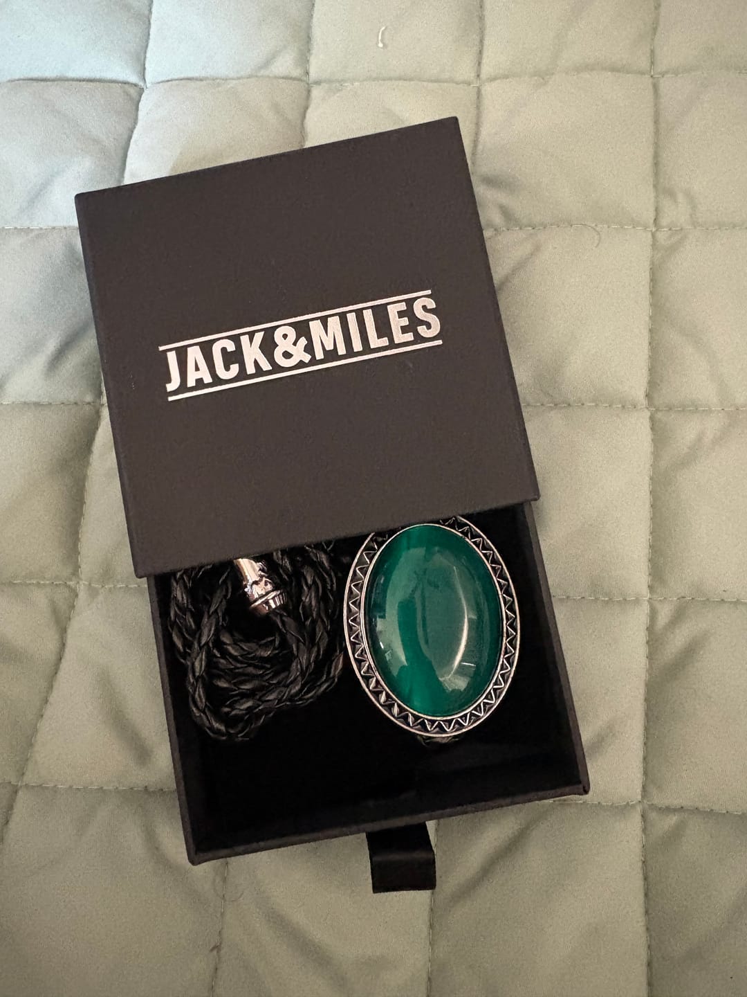 Customer photo review of The Emerald Stone -Bolo Tie and Gift Box