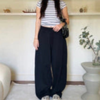 Customer photo review of Black Ultra Wide Balloon Sweatpants