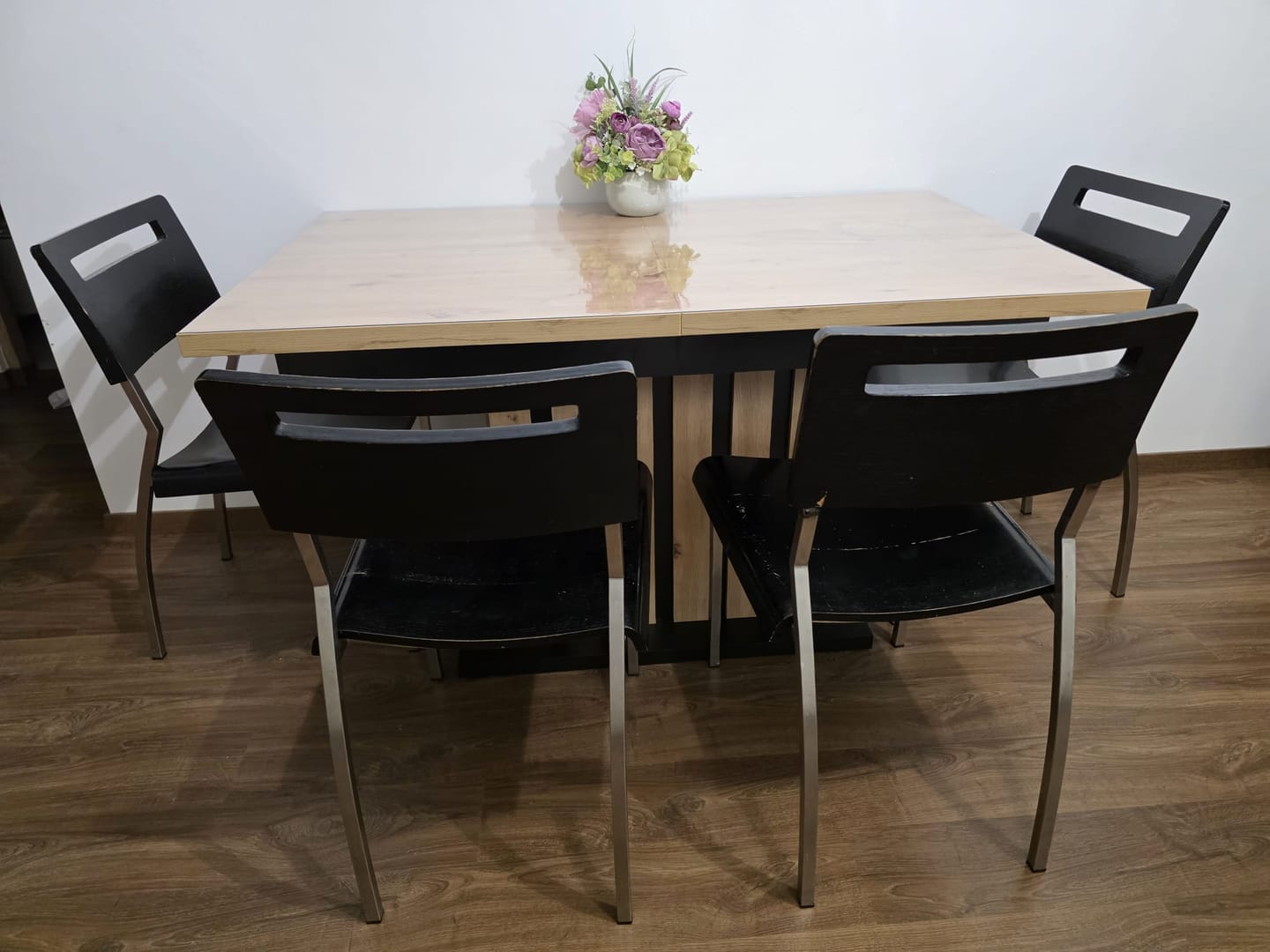 Customer photo review of Masa extensibila LAMELLO, stejar/negru, PAL laminat, 130/180x80x76 cm
