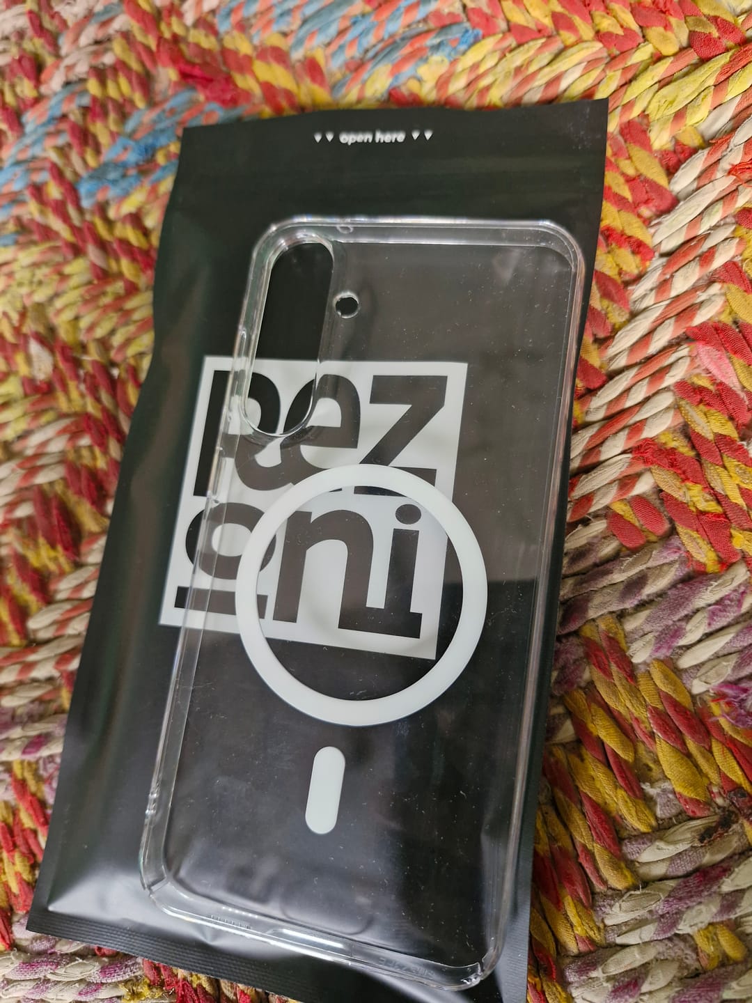 Customer photo review of Anti-Yellow Magsafe Clear Case Samsung S Series