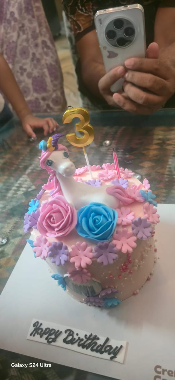 Customer photo review of Unicorn Lush Hair Cake