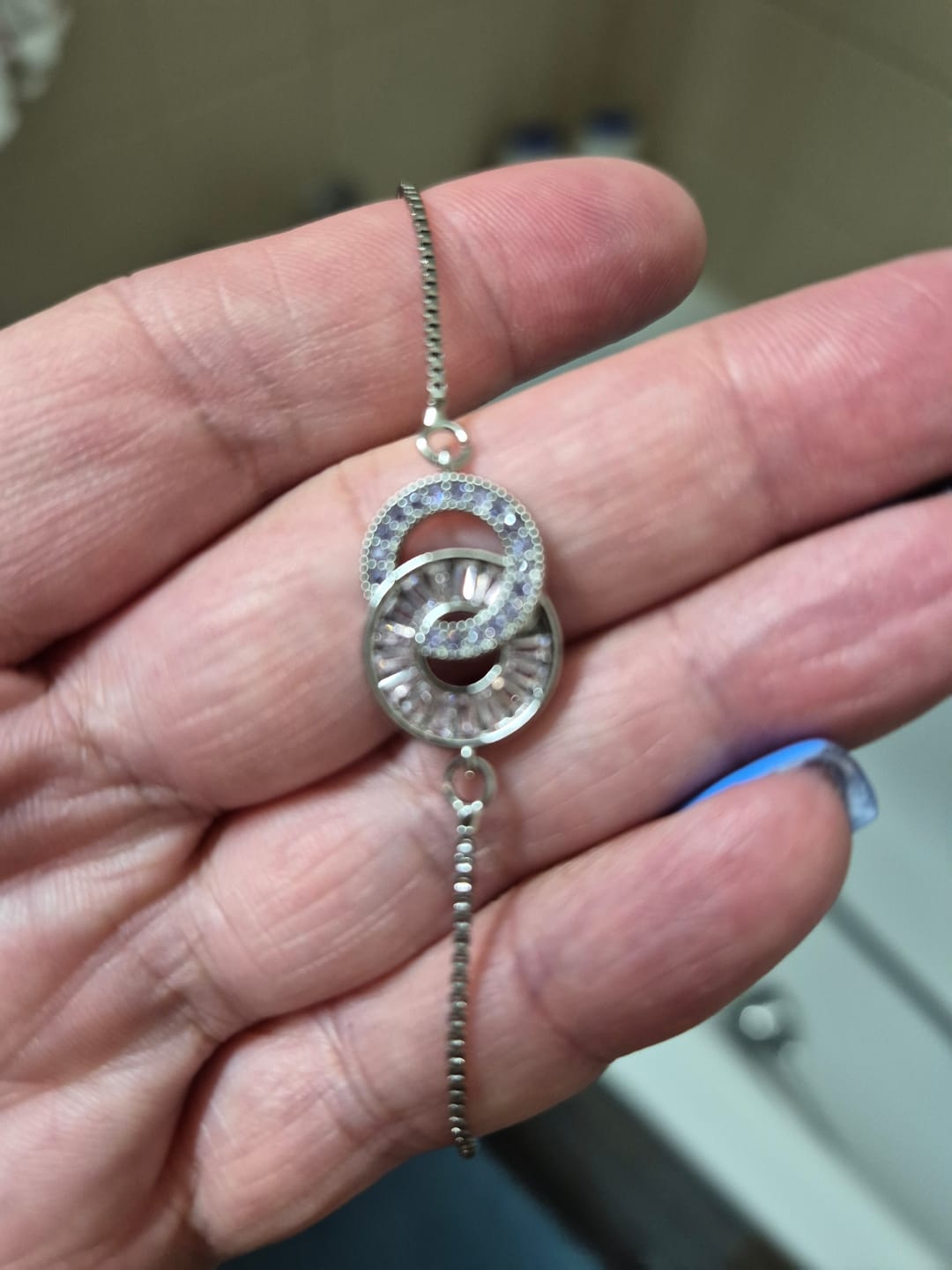 Customer photo review of Geburtssteinarmband mit zwei verbundenen Ringen