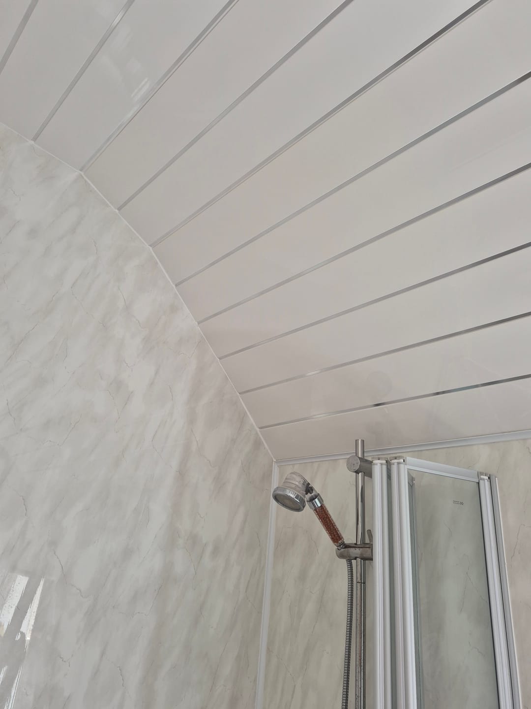 Customer photo review of 8mm White Gloss With 2 Chrome Strip Wall & Ceiling Panel - Pack of 4