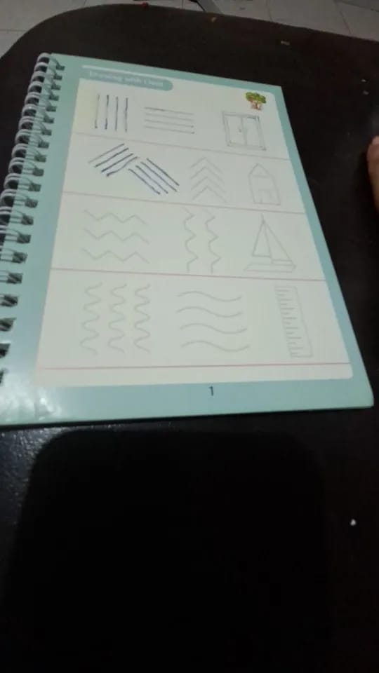 Customer photo review of Kit x 4 livros de caligrafia e tinta mágica reutilizável