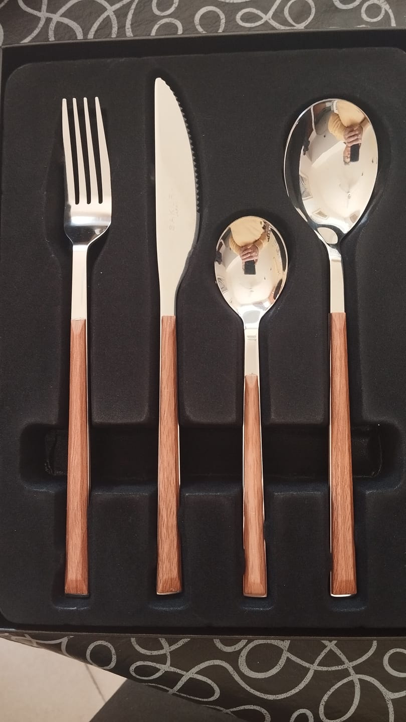 Customer photo review of Set De cubiertos Sakura