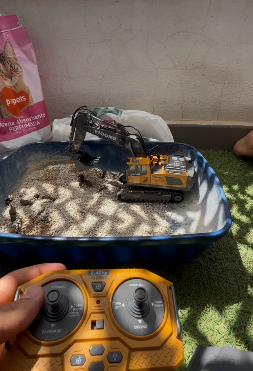 Customer photo review of DirtWorks™ Ultimate RC Excavator