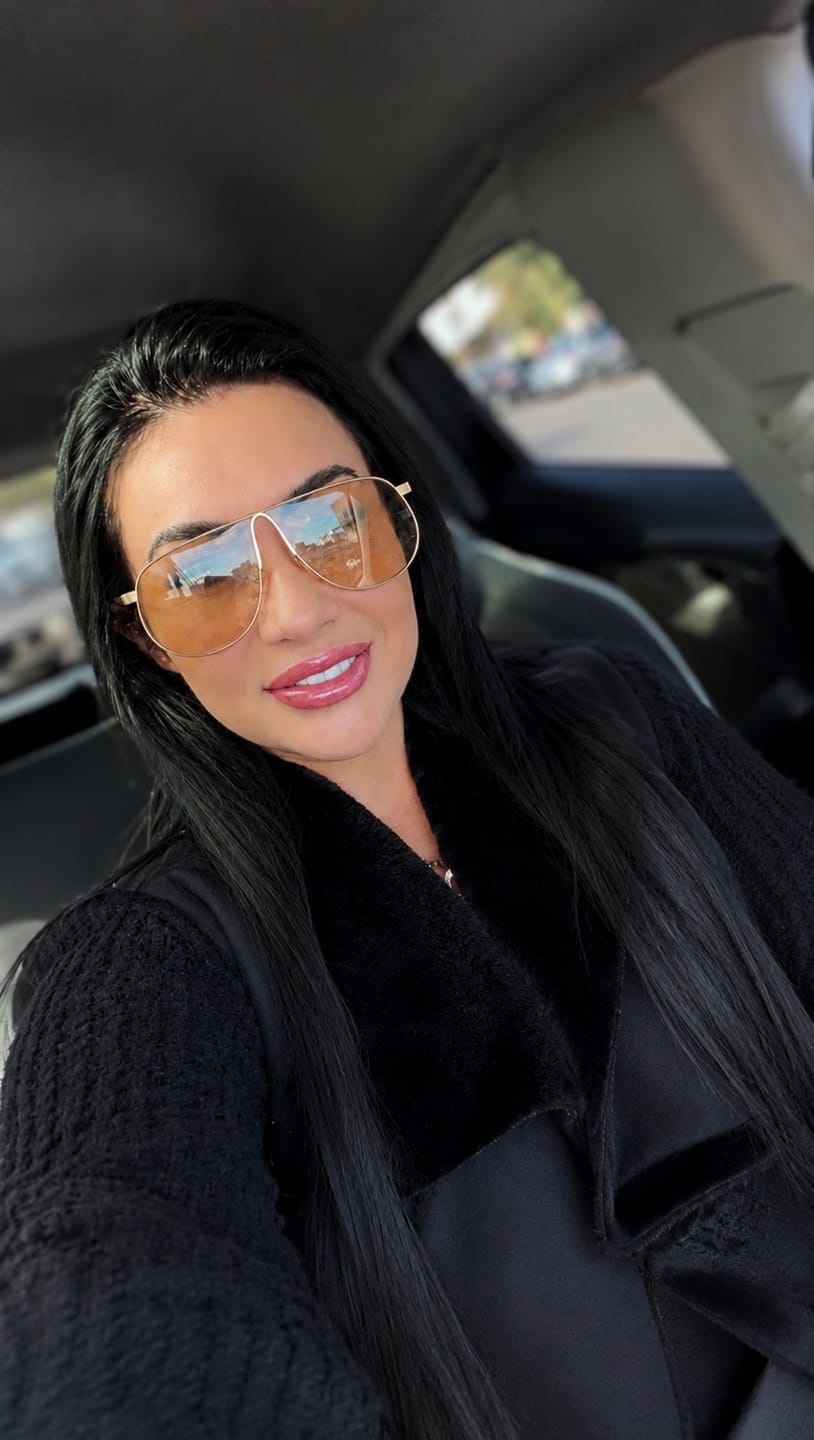 Customer photo review of The Icon | Champagne