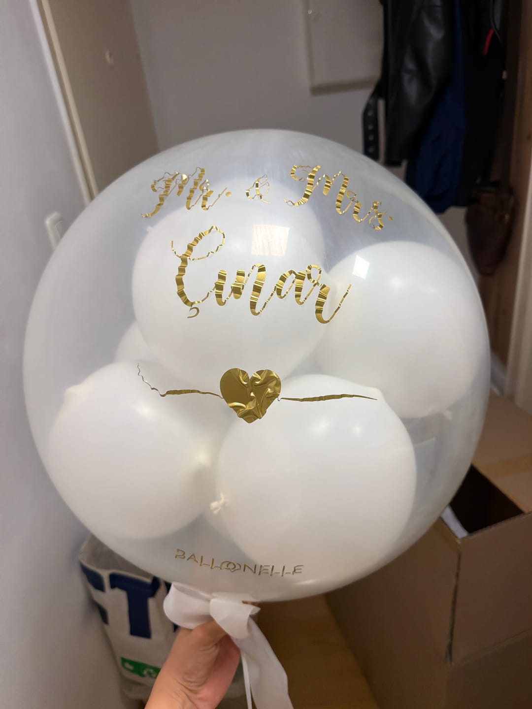 Customer photo review of Pop Up Ballon Standesamt zum Zerplatzen befüllt mit Herzballons (personalisiert) mit Versandoption