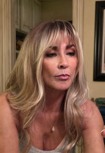 Customer photo review of JBEXTENSION 22 Inches Scalpiana Long Wave British Milk Tea 3.5X4 Hard Silky Top Natural Scalp Effect Wig with Bangs OSSIE BRITISH MILK TEA