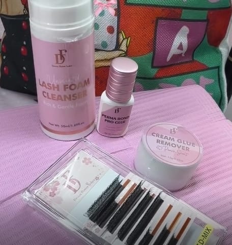 Customer photo review of Perma Bond Pro Lash Glue 0.3s | High Humidity Lash Adhesive