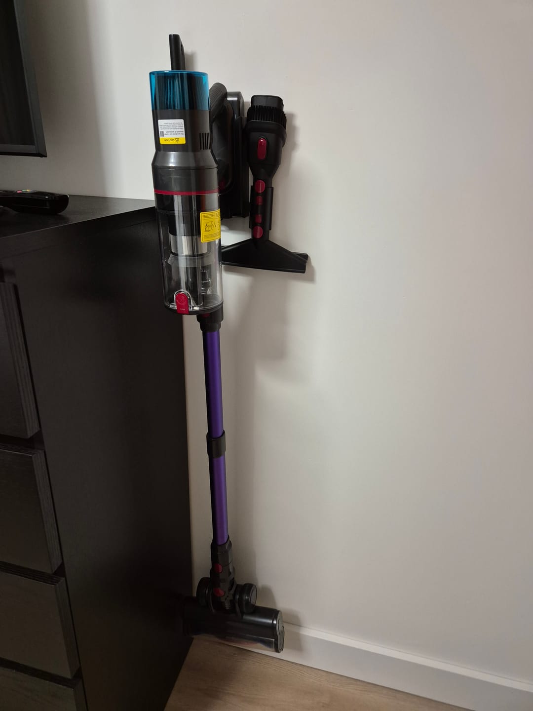 Customer photo review of Krachtige steelstofzuiger met automatische stofherkenning / Tot 60 minuten gebruiksduur / Zakloze stofzuiger voor tapijt, harde vloeren en dierenharen / 480W