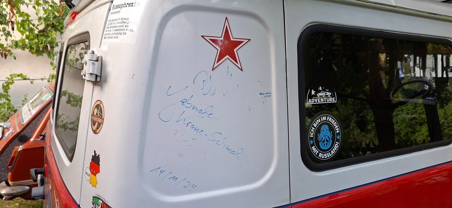 Customer photo review of GROSSE STICKER / AUFKLEBER • ICH BIN IM FRIEDEN MIT RUSSLAND! (10 STK.)