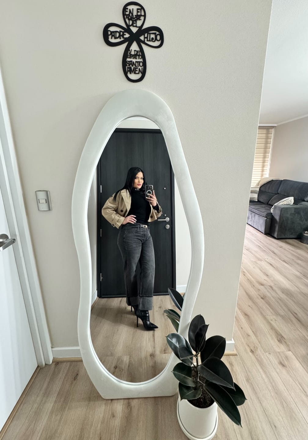 Customer photo review of Espejo Cuerpo Entero Dormitorio Grande Terciopelo Blanco