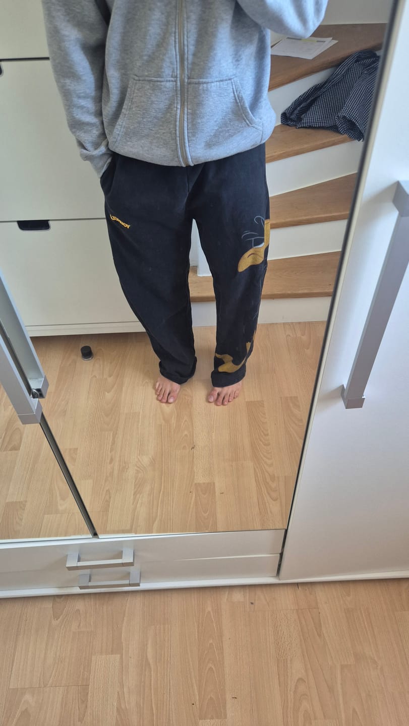Customer photo review of 5179 - Tom & Jerry Zipup