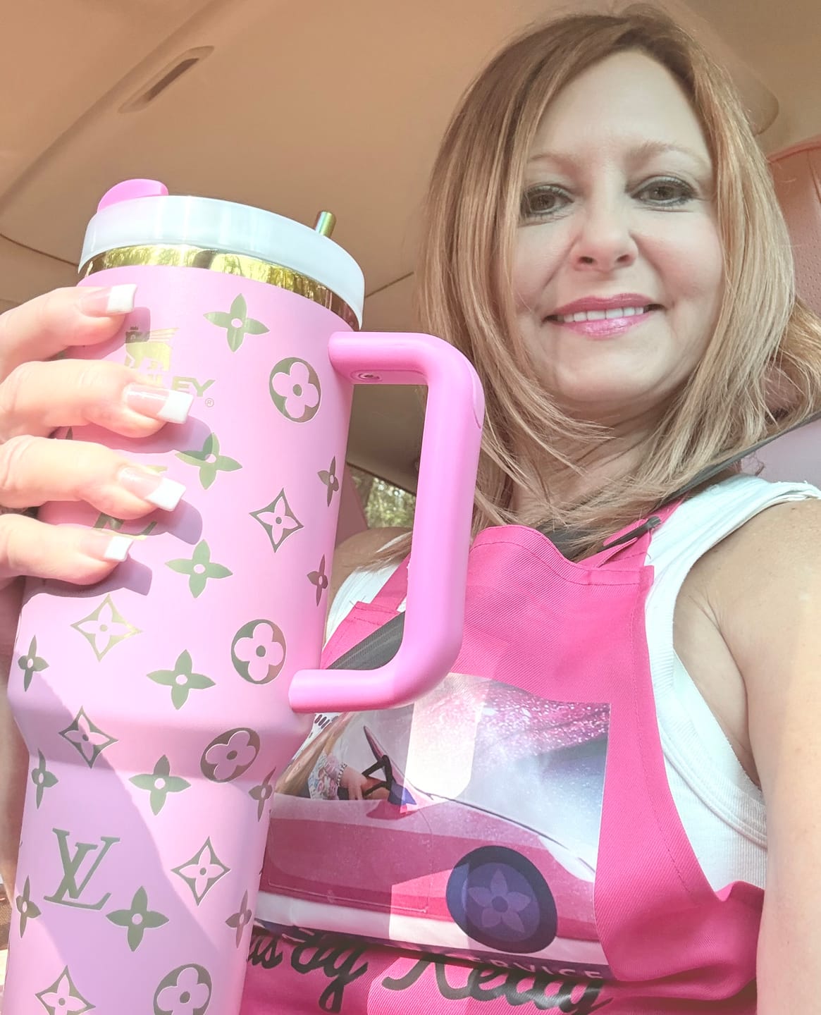 Customer photo review of Designer Holographic 40 OZ Insulated Car Cup 🩷