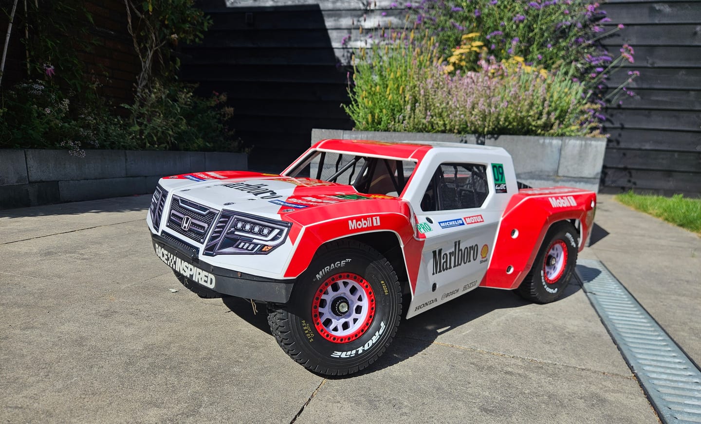 Customer photo review of 30DEGREE NORTH 5T / LOSI 5T 2.0  / LOSI 5T 3.0 - "RACE CAR RED/WHITE" BODY WRAP