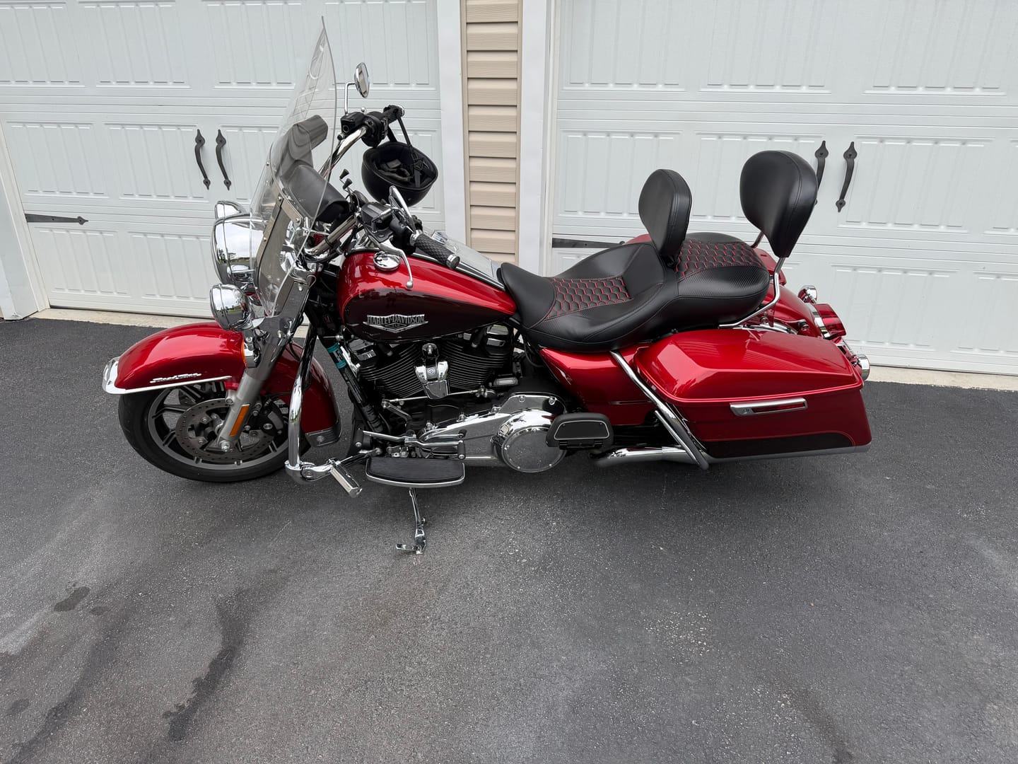 Customer photo review of C.C. RIDER Touring Seat 2 Up Seat Driver Passenger Seat Homeycomb For Harley CVO Road Glide Electra Glide Street Glide Road King, 2009-2023