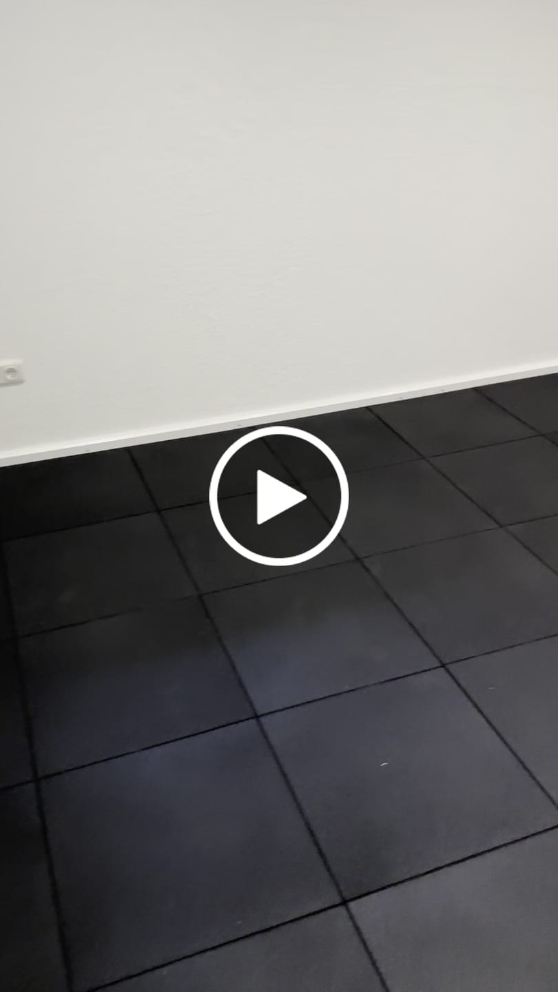 Customer video review of Bodenschutzmatte Pro | Granulat-feine Körnung | Fitnessboden
