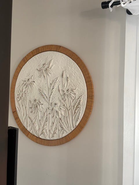 Customer photo review of Calvin French Provincial Round Wall Art, Embossed Meadow Flowers, Rattan Frame, Distressed White 52cm