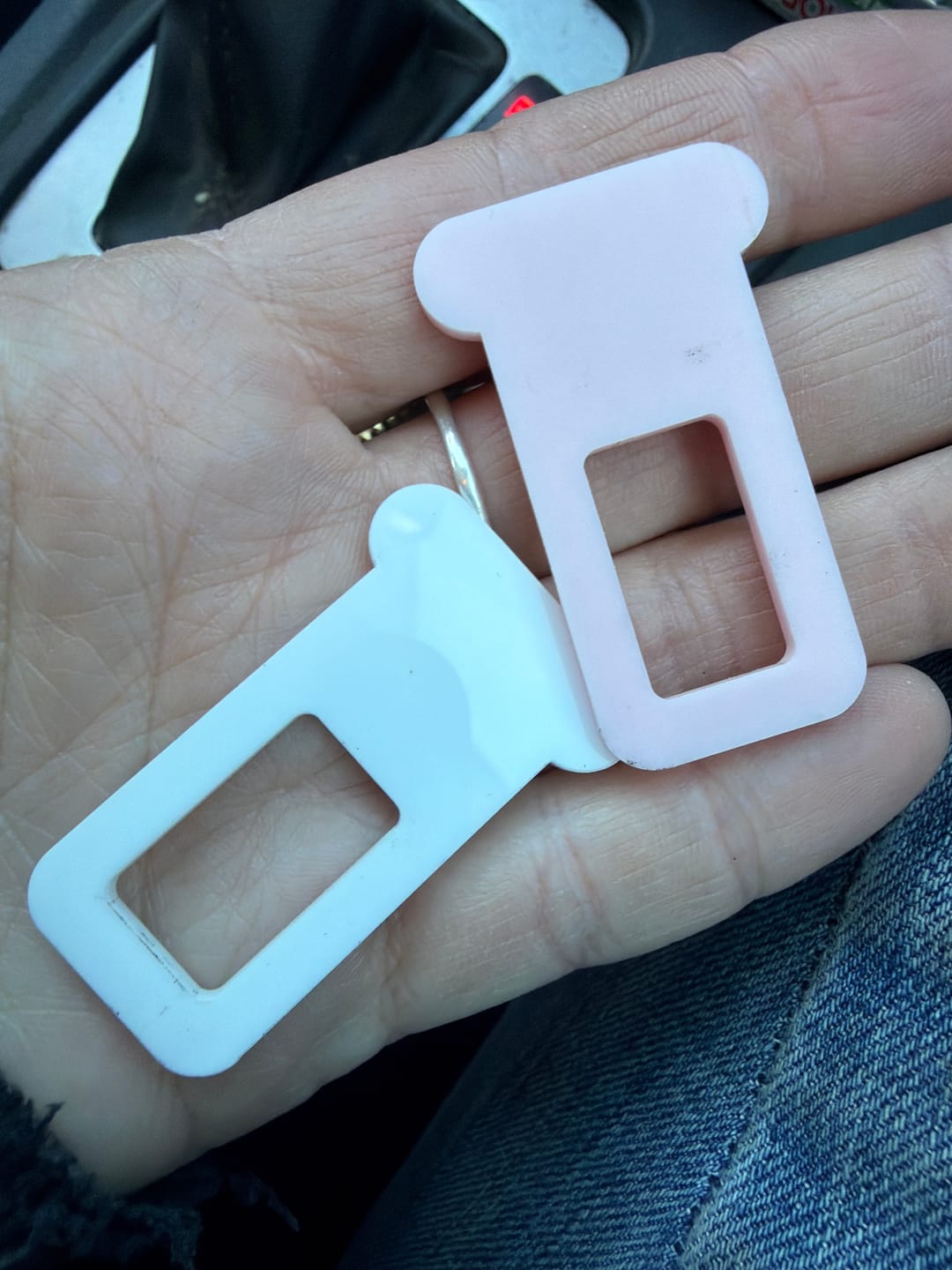 Customer photo review of 10 Seatbelt Clickers