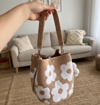 Customer photo review of Bolso de Ganchillo Hecho a Mano